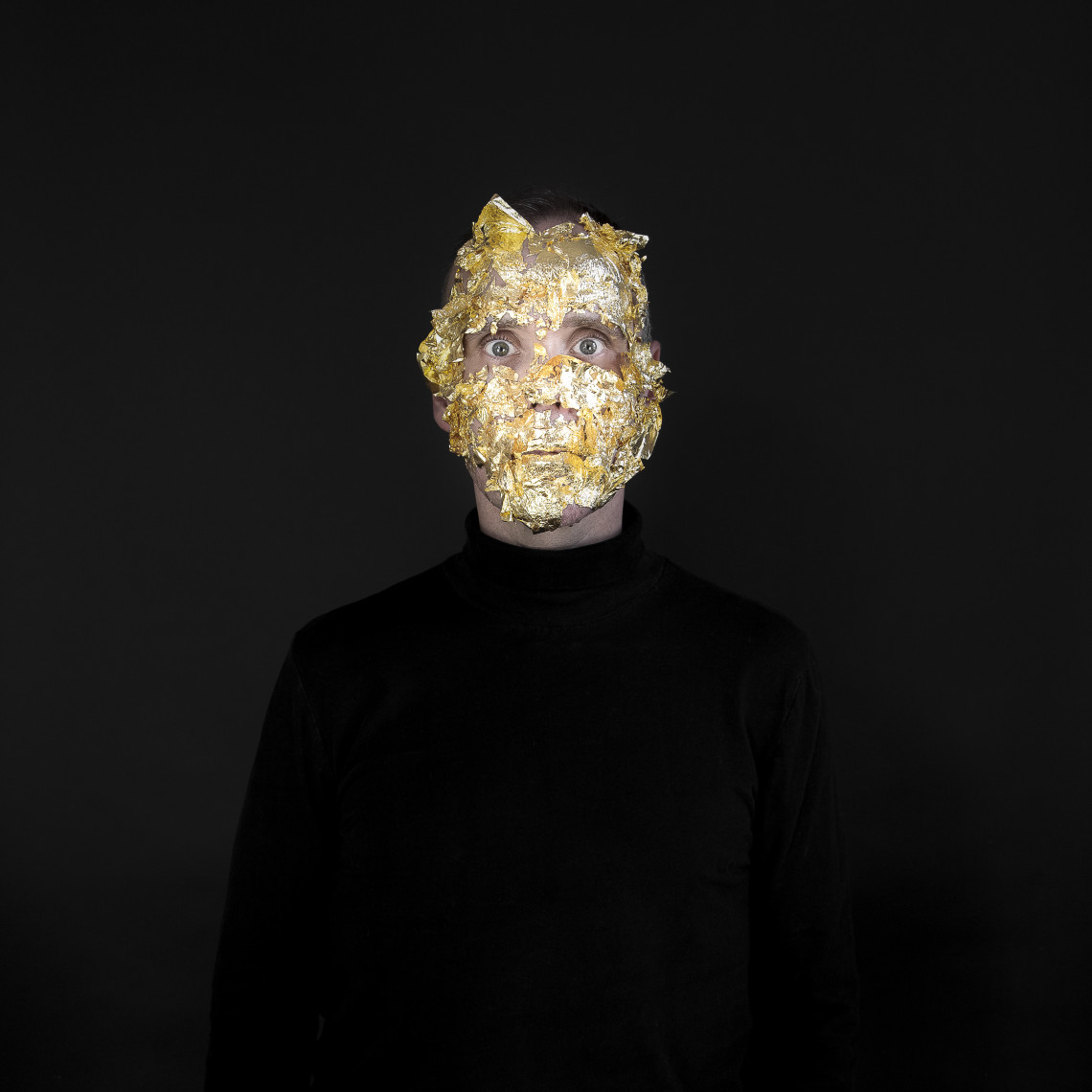  - Steve Giasson en Marina Abramović avec un masque d’or